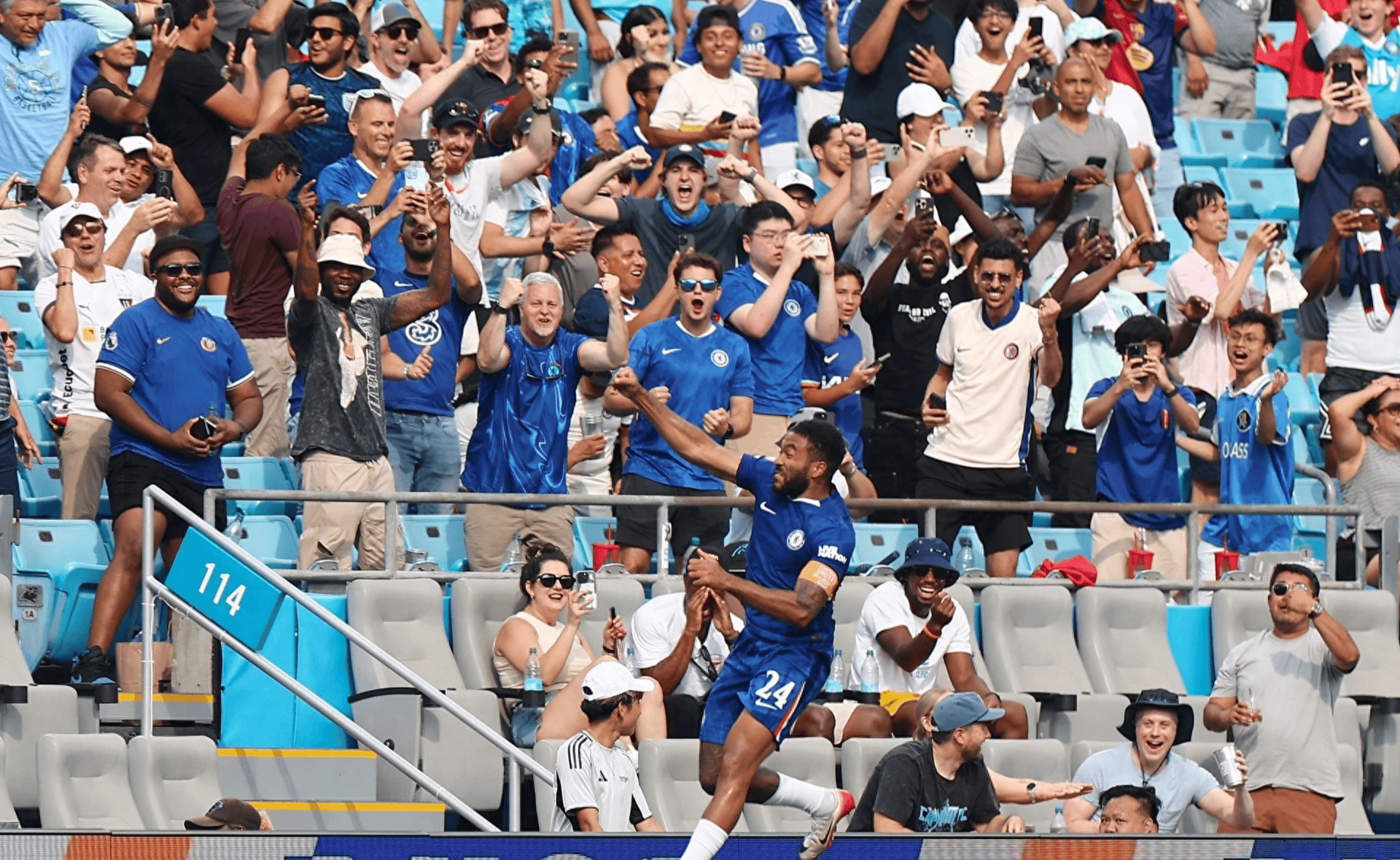 爱游戏体育-阿扎伦卡连续十二场比赛得分超过逆转，切尔西挑战极限！